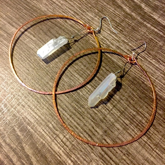 🌘COPPER HAMMERED🌜QUARTZ CRYSTAL HOOPS🌙 - Picture 1 of 1